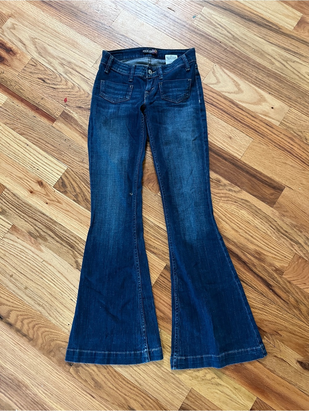 Levi flare leg size 1